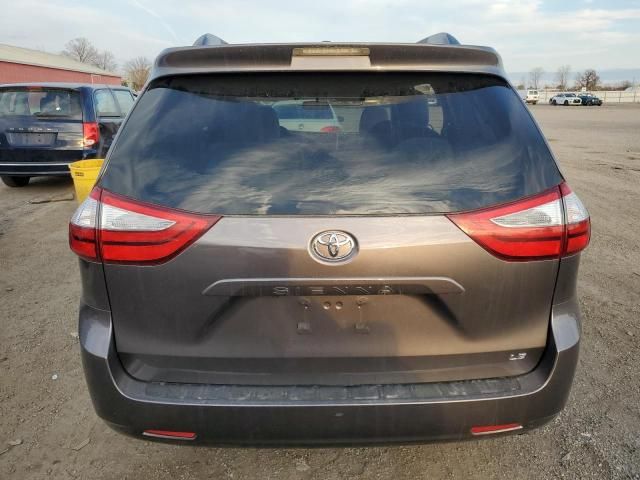 2017 Toyota Sienna LE