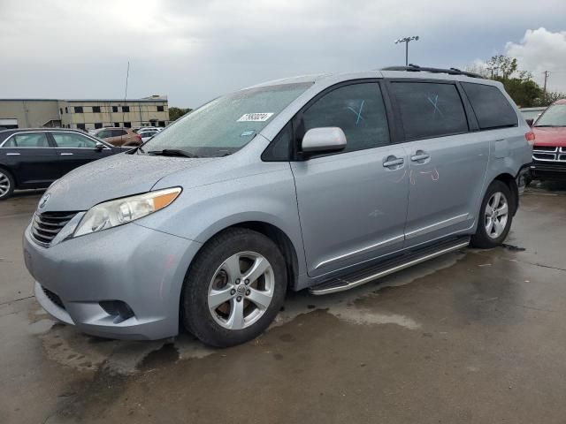 2013 Toyota Sienna LE