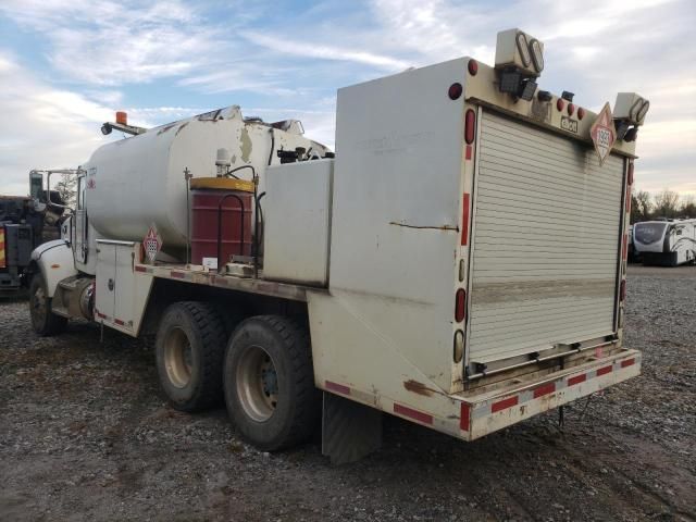 2015 Peterbilt 348