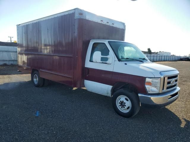 2012 Ford Econoline E350 Super Duty Cutaway Van