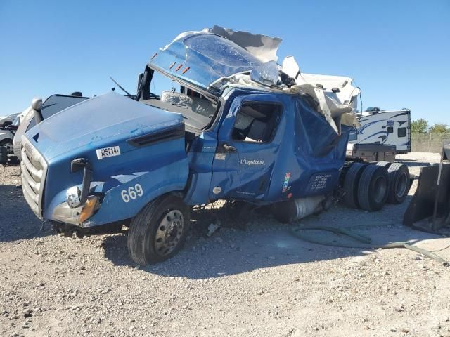 2019 Freightliner Cascadia 126