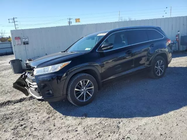 2017 Toyota Highlander SE