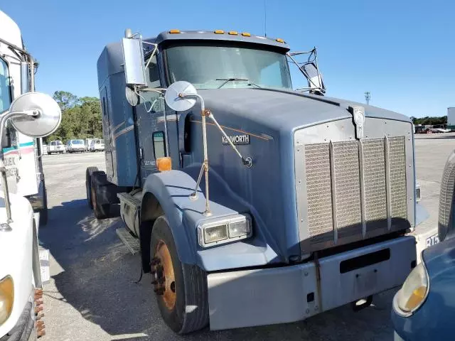 2005 Kenworth Construction T800