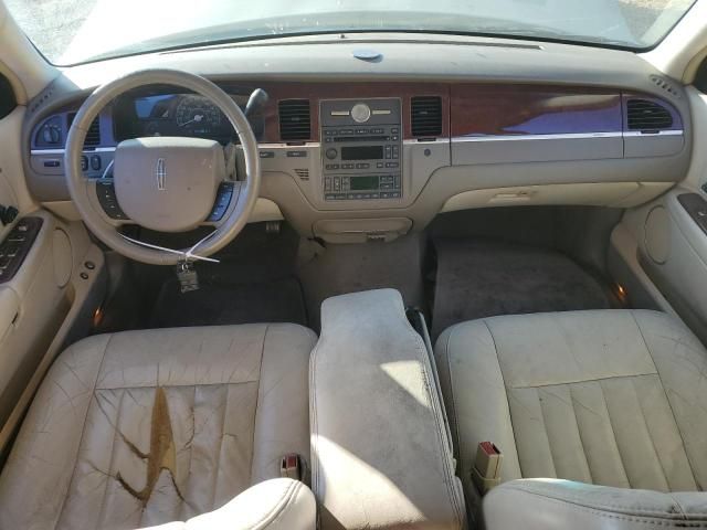 2005 Lincoln Town Car Signature