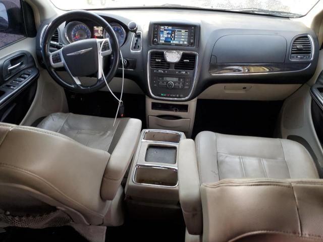 2013 Chrysler Town & Country Touring