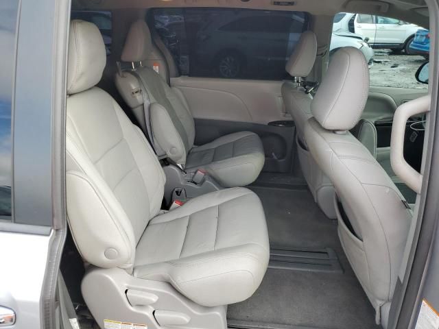 2018 Toyota Sienna XLE