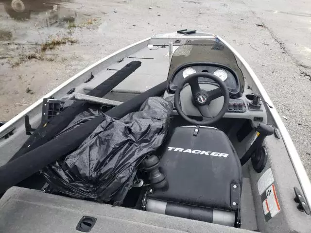 2009 Tracker Boat