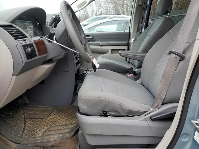 2010 Chrysler Town & Country LX