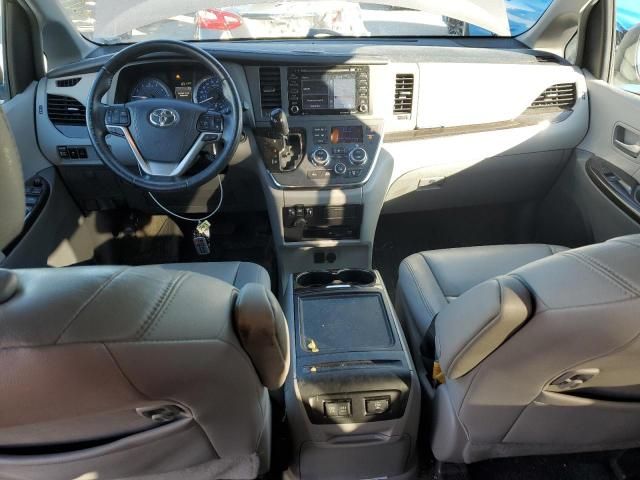 2018 Toyota Sienna XLE