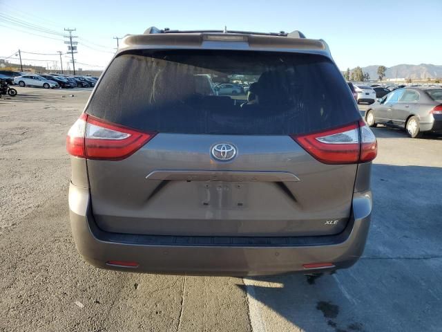 2018 Toyota Sienna XLE