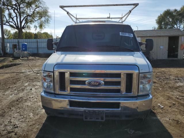 2014 Ford Econoline E350 Super Duty Cutaway Van