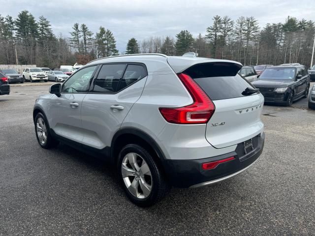 2020 Volvo XC40 T5 Momentum