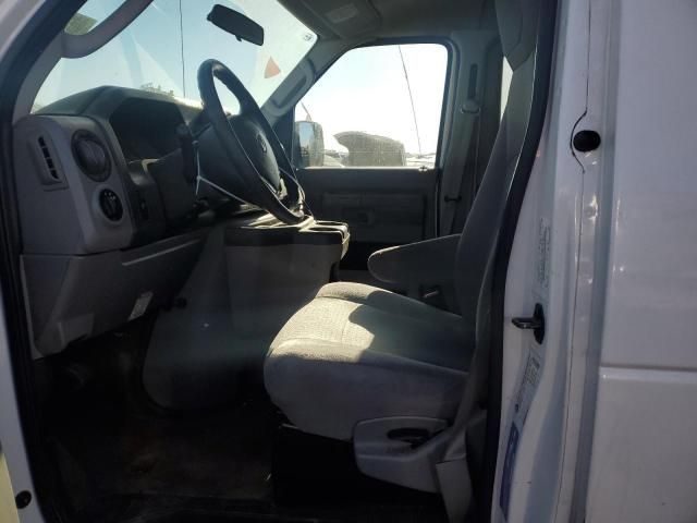 2014 Ford Econoline E350 Super Duty Wagon