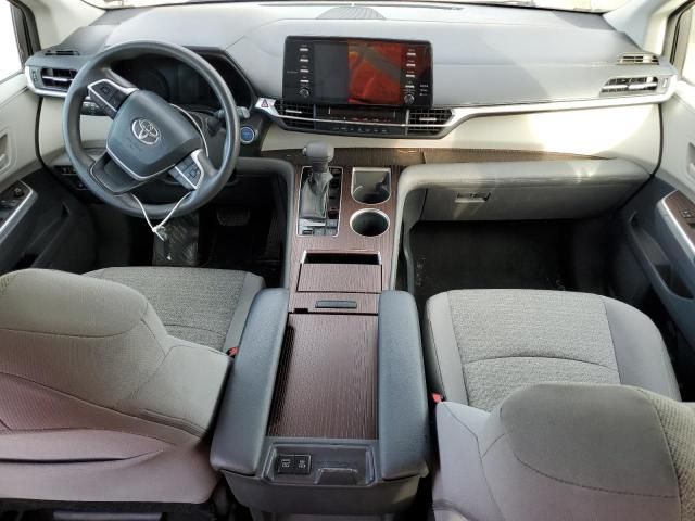 2021 Toyota Sienna LE