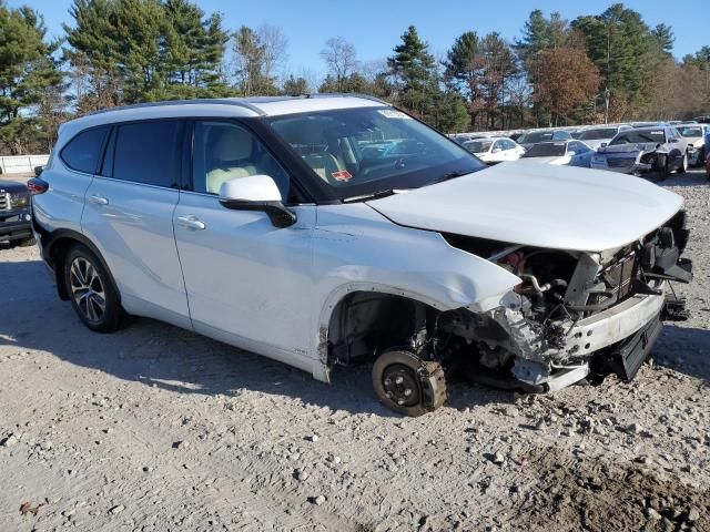 2022 Toyota Highlander Hybrid XLE