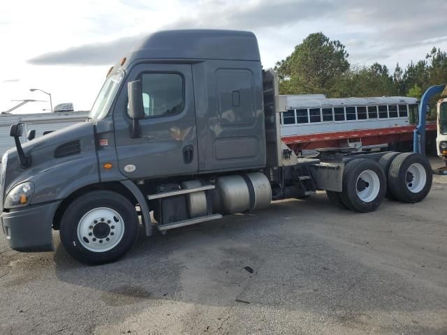 2018 Freightliner Cascadia 113