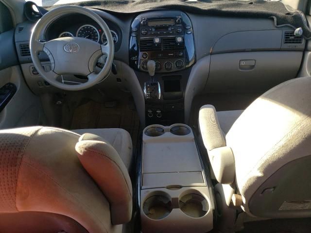 2004 Toyota Sienna CE