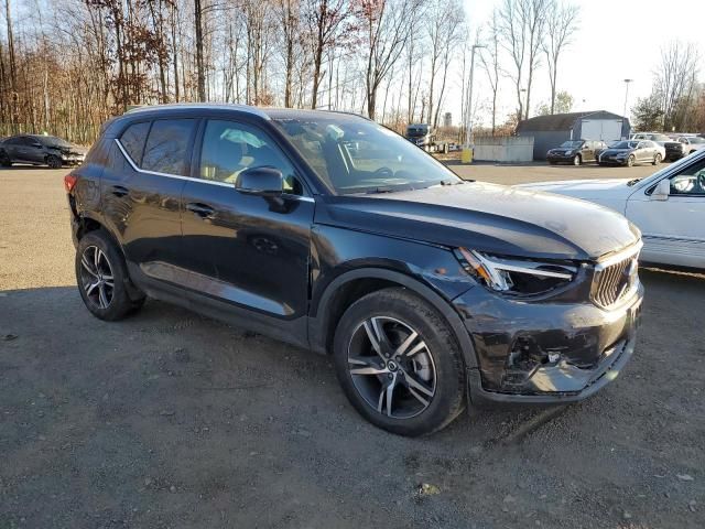 2024 Volvo XC40 Core