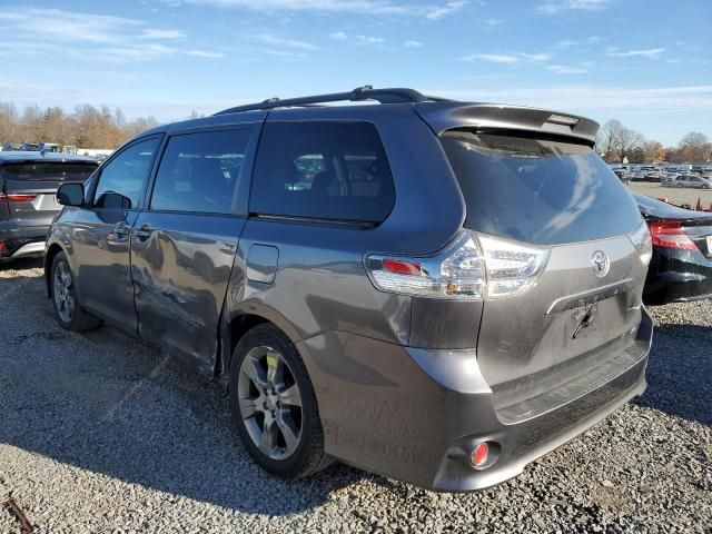 2011 Toyota Sienna Sport