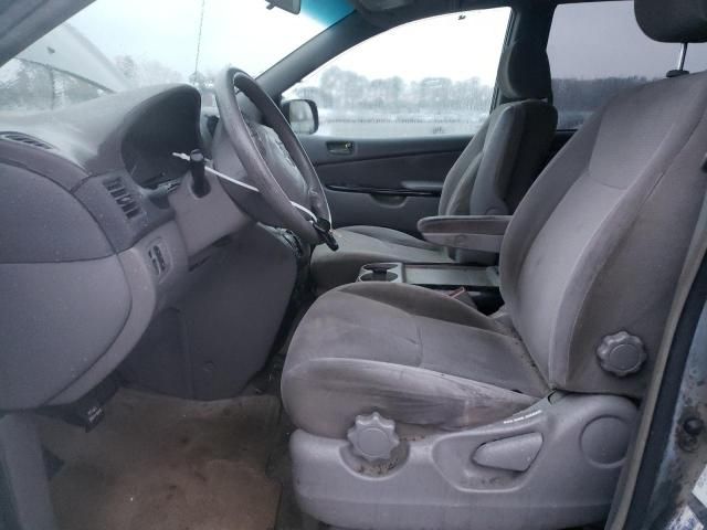 2004 Toyota Sienna CE