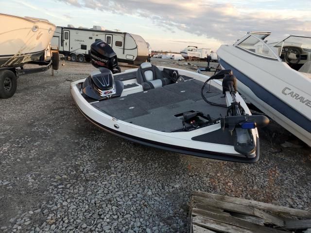 2014 Land Rover Boat