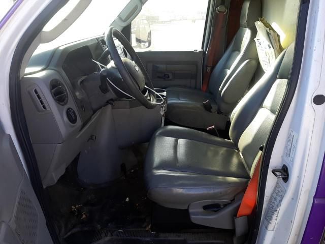 2016 Ford Econoline E450 Super Duty Cutaway Van