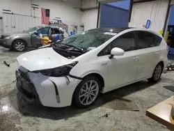 Carros salvage a la venta en subasta: 2017 Toyota Prius V