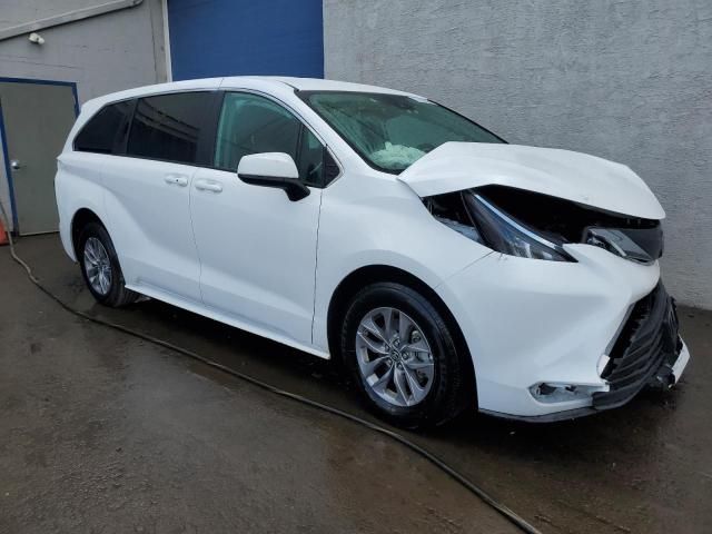 2024 Toyota Sienna LE