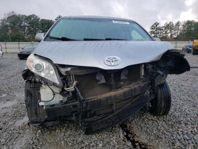 2016 Toyota Sienna LE