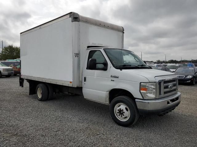 2015 Ford Econoline E350 Super Duty Cutaway Van