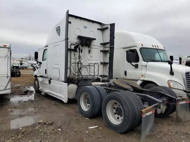 2018 Freightliner Cascadia 126