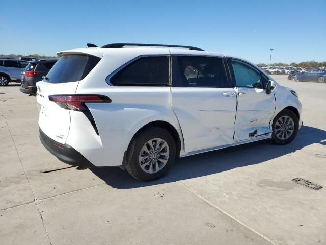 2021 Toyota Sienna LE