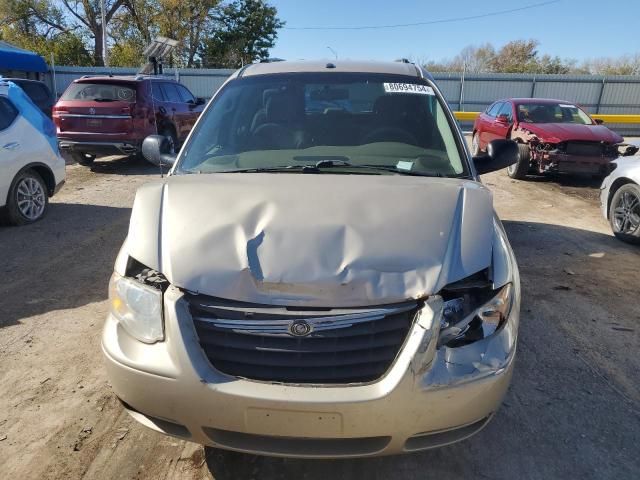 2006 Chrysler Town & Country LX