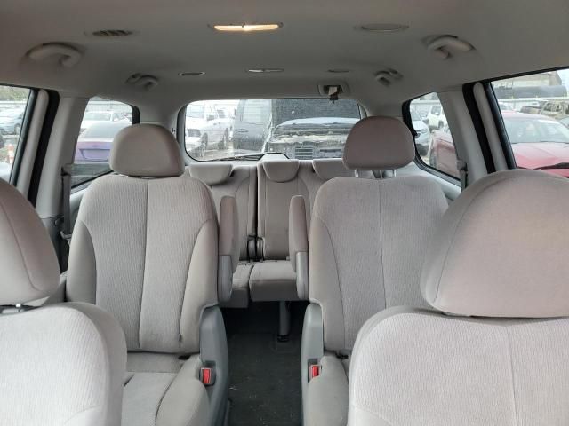 2011 KIA Sedona LX