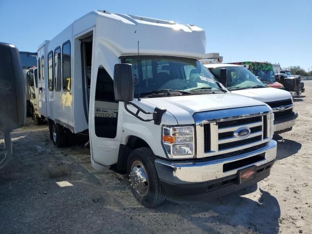 2024 Ford Econoline E350 Super Duty Cutaway Van