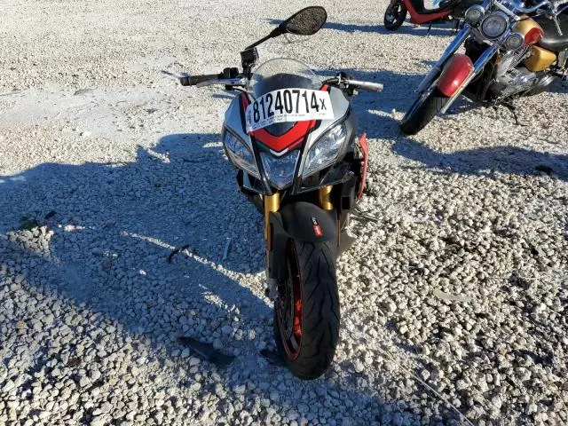 2018 Aprilia Tuono V4 1