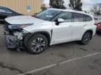 2022 Toyota Highlander Hybrid XLE