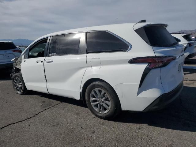 2022 Toyota Sienna LE