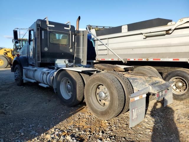 2013 Kenworth Construction T800