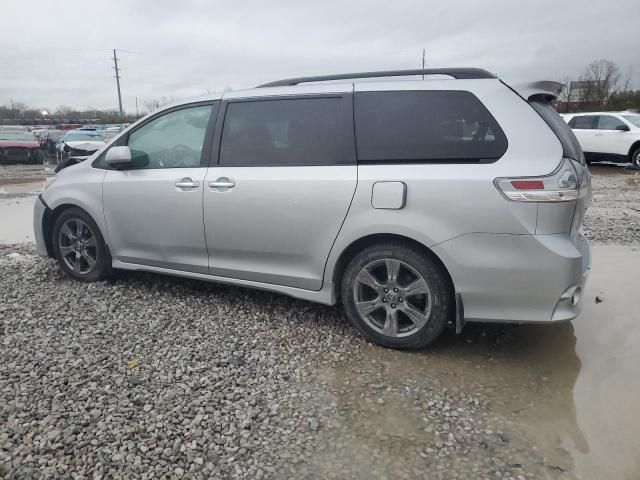 2020 Toyota Sienna SE