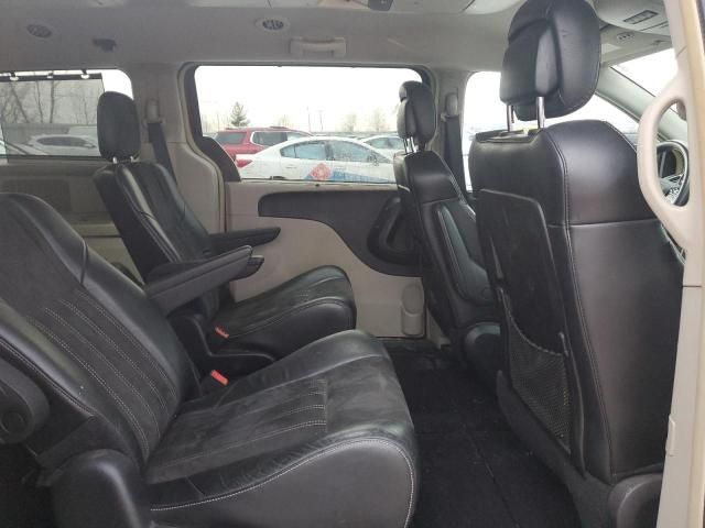 2014 Chrysler Town & Country Touring L