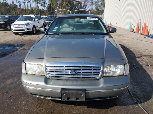 2000 Ford Crown Victoria