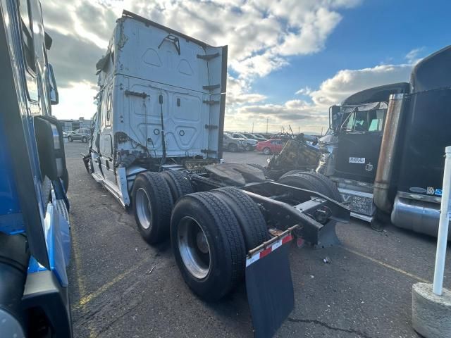 2021 Freightliner Cascadia 126