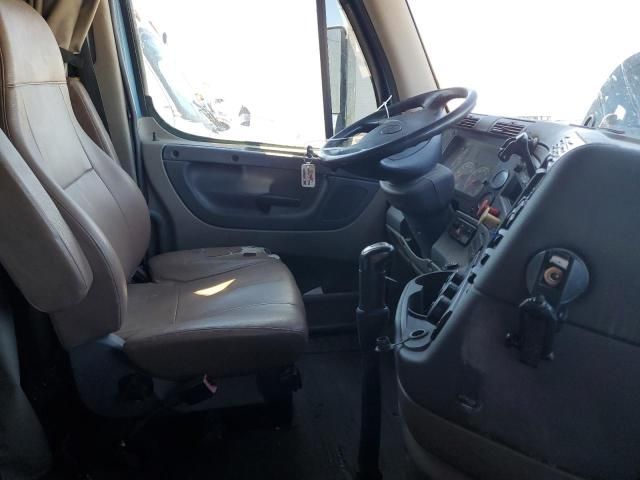 2012 Freightliner Cascadia 125