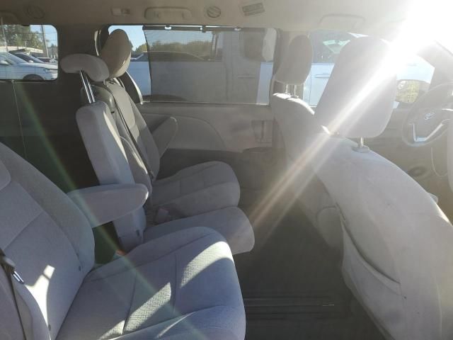 2016 Toyota Sienna LE