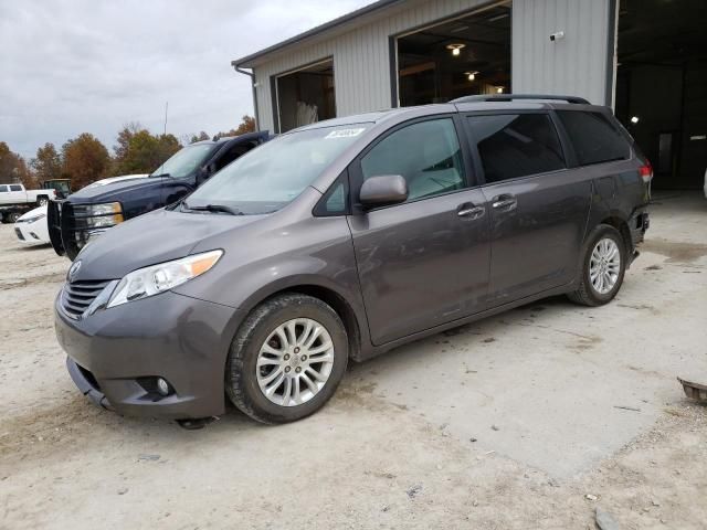 2013 Toyota Sienna XLE