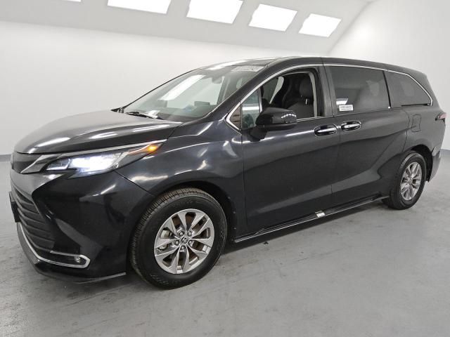 2022 Toyota Sienna XLE