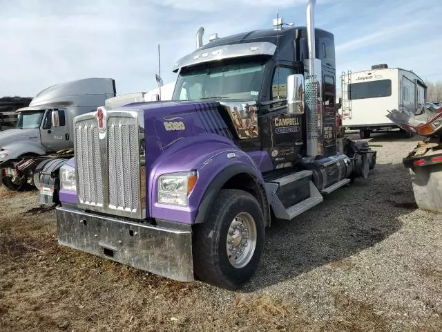 2020 Kenworth Construction W990