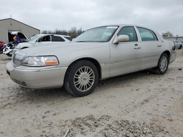 2005 Lincoln Town Car Signature Limited