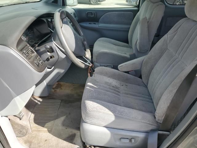 1999 Toyota Sienna LE